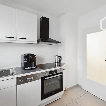 Day Young Life 85qm Terrasse Grill Parking Apartamento *